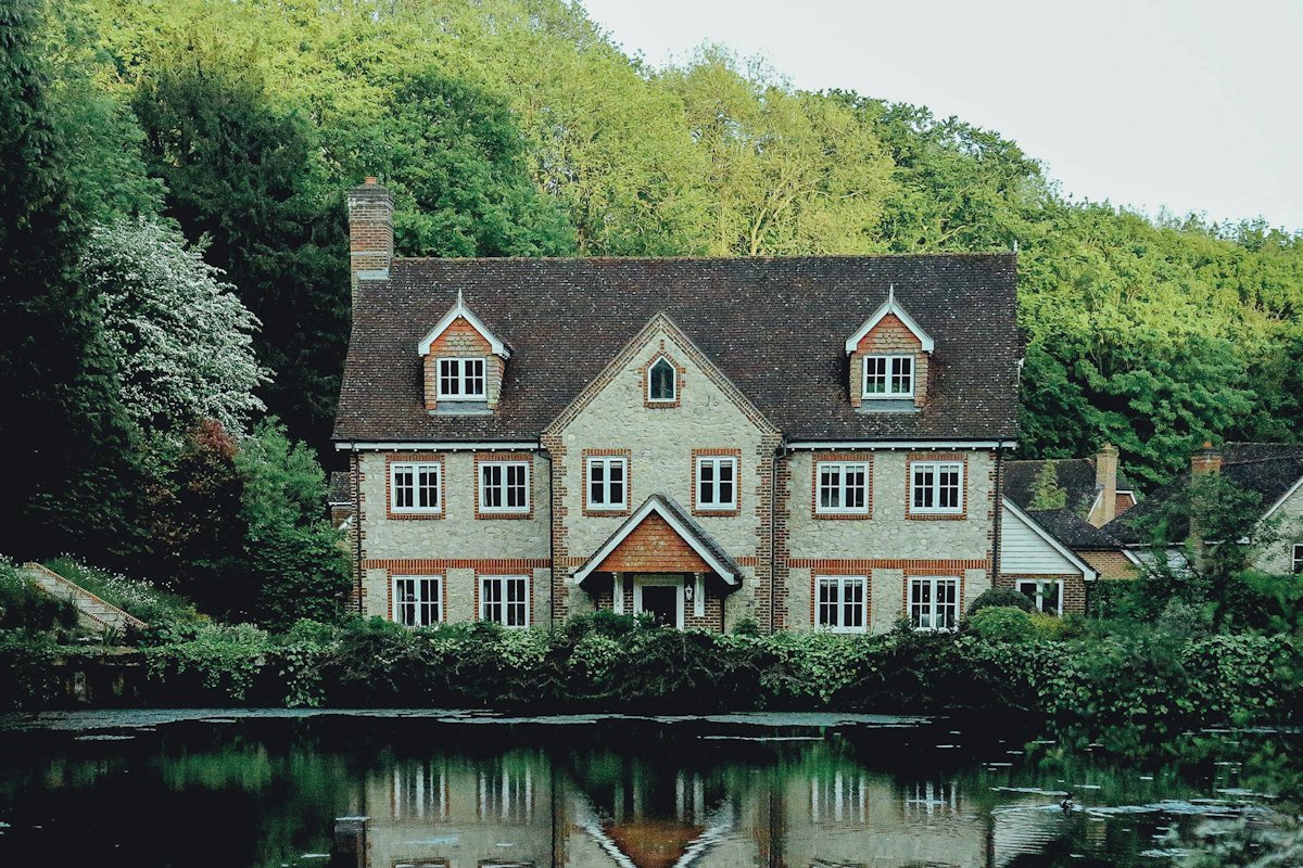 Grand Manor Estate with Lake