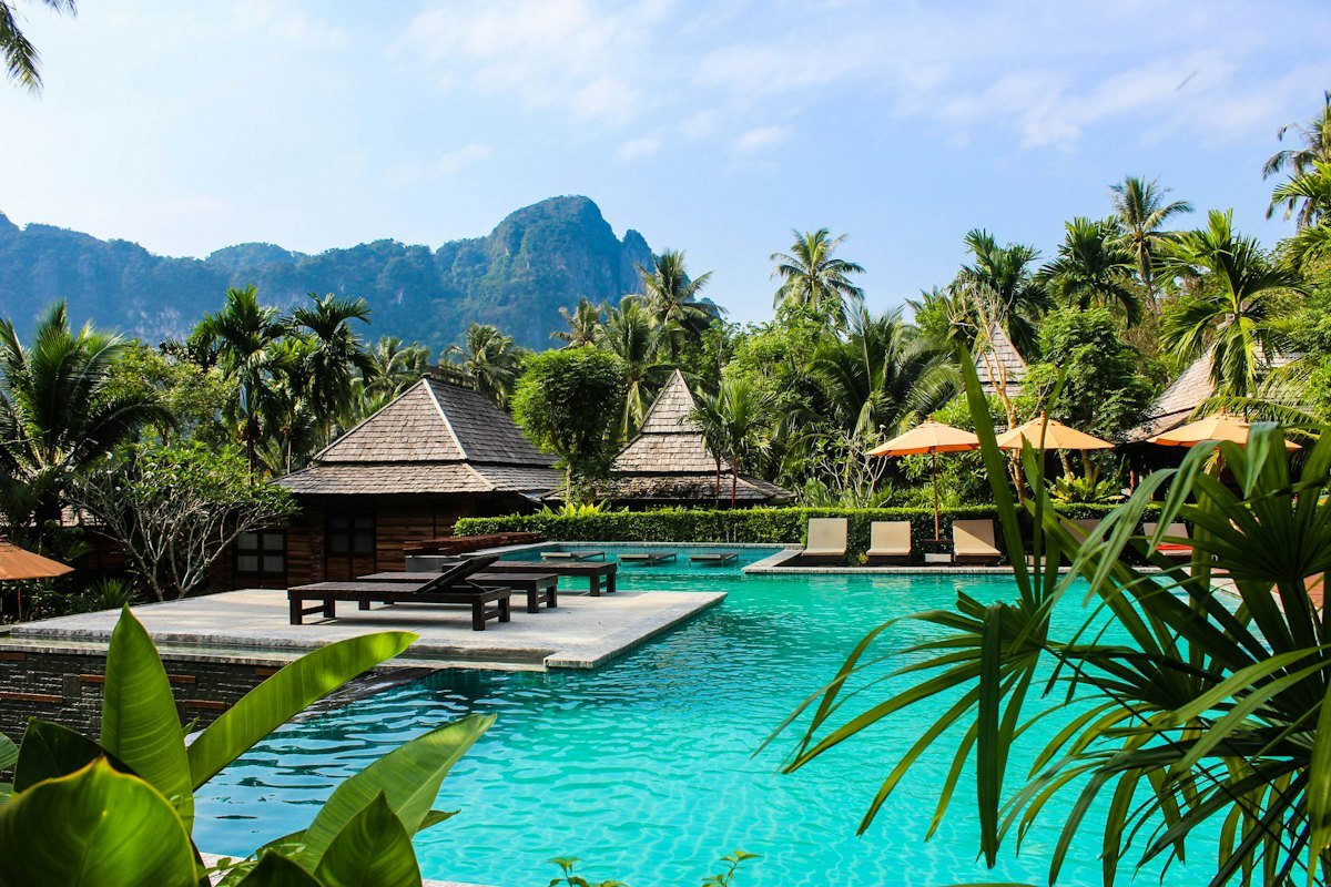 Tropical Pool Villa steps from White Beach
